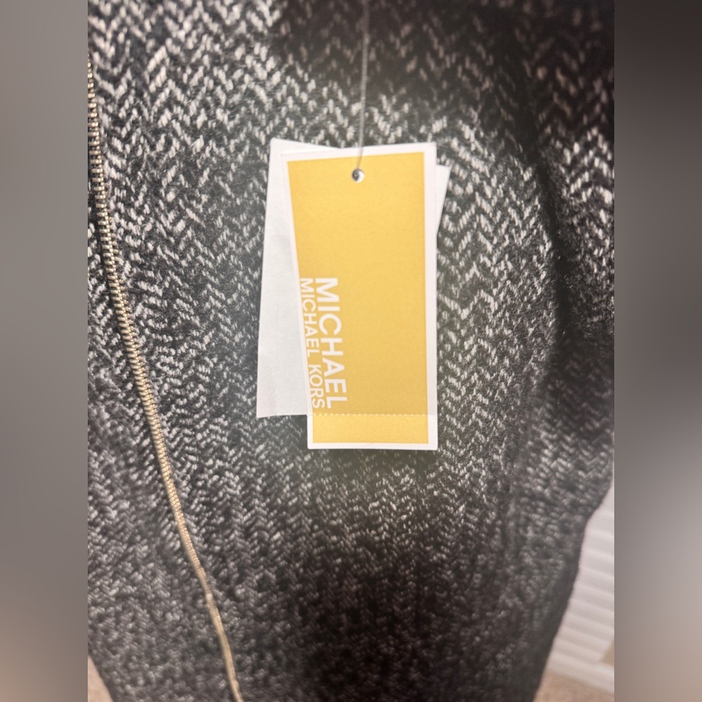Michael Kors Women’s Tweed Coat Size XL. NWT

Removal Hoodie - Picture 3 of 8
